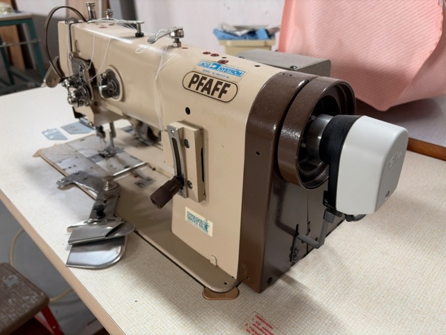 1546027-2 Industrial sewing machine - Pfaff 1242 - double needle, hem folder and puller