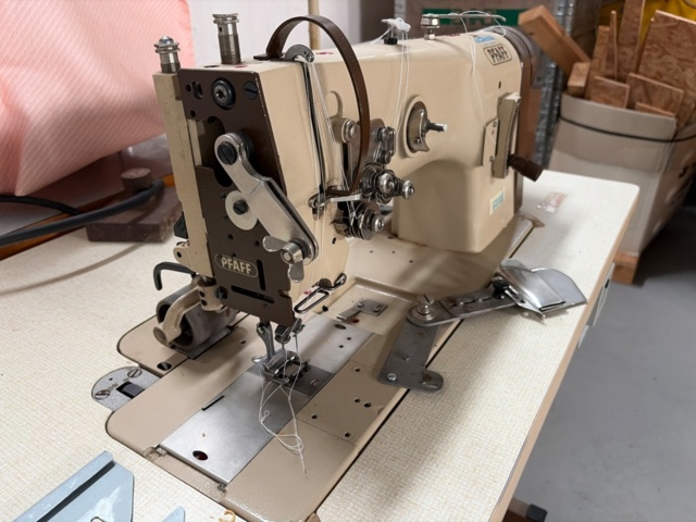 1546027-5 Industrial sewing machine - Pfaff 1242 - double needle, hem folder and puller