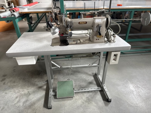 1546028-18 Industrial sewing machine - PFAFF 142, double needle with accessories for pleat sewing