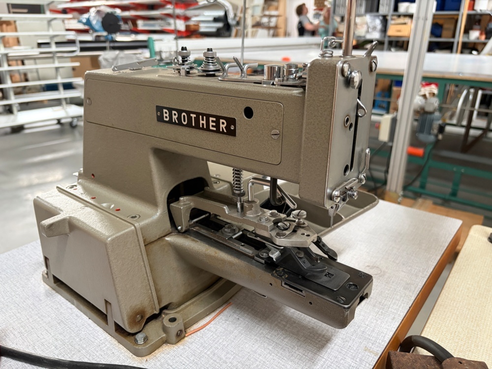 1546051-2 Industriell knappmaskin - Brother CB3-B912-1
