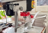 1546043 Drilling machine with rig for center drilling of pleated blinds