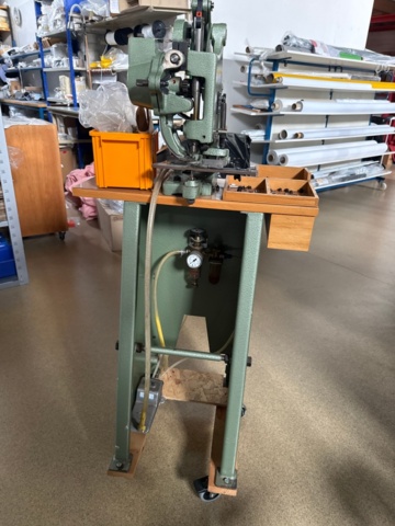 1546032-17 Eyelet machine with eyelets - Constantin Hang 1035CD