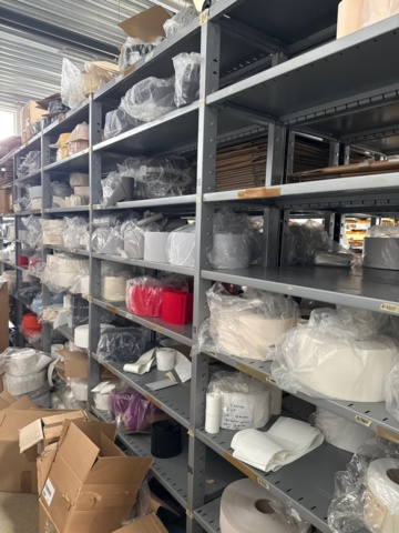 1546033-3 Lot with shelves