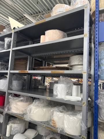 1546033-4 Lot with shelves