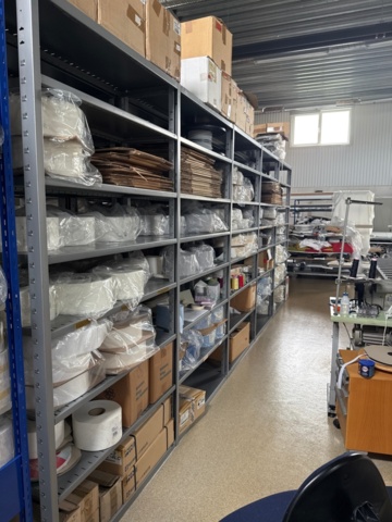 1546033-5 Lot with shelves