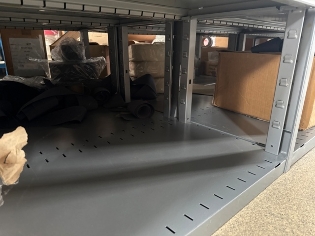 1546033-6 Lot with shelves