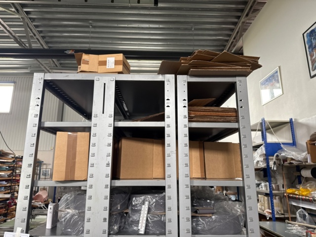 1546033-8 Lot with shelves