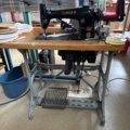 1546036-2 Retro sewing machine with edging accessories with table - Singer 96K41