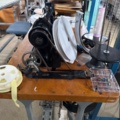 1546036-4 Retro sewing machine with edging accessories with table - Singer 96K41