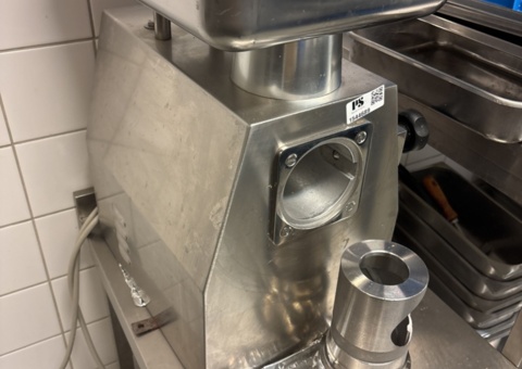 Köttkvarn med tillbehör - Fimar TR32RSQ0U405T