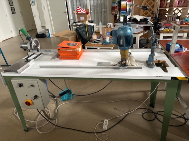 1546040-4 Pleating machine fabric cutting with heat and hole drilling in fabric