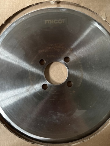1546040-5 Pleating machine fabric cutting with heat and hole drilling in fabric
