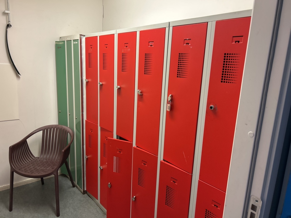 1544819-1 Omklädningsskåp 14 sektioner