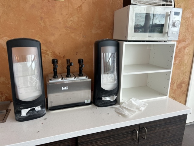 1544809-1 Såsdispenser, servettdispenser och mikrovågsugn