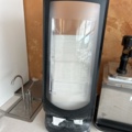 1544809-2 Såsdispenser, servettdispenser och mikrovågsugn