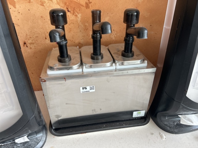 1544809-4 Såsdispenser, servettdispenser och mikrovågsugn