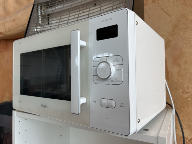 1544809-6 Såsdispenser, servettdispenser och mikrovågsugn