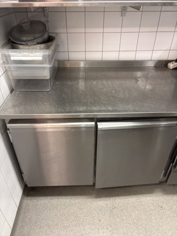 1544704-3 Arbetsbänk och hyllor 2 st