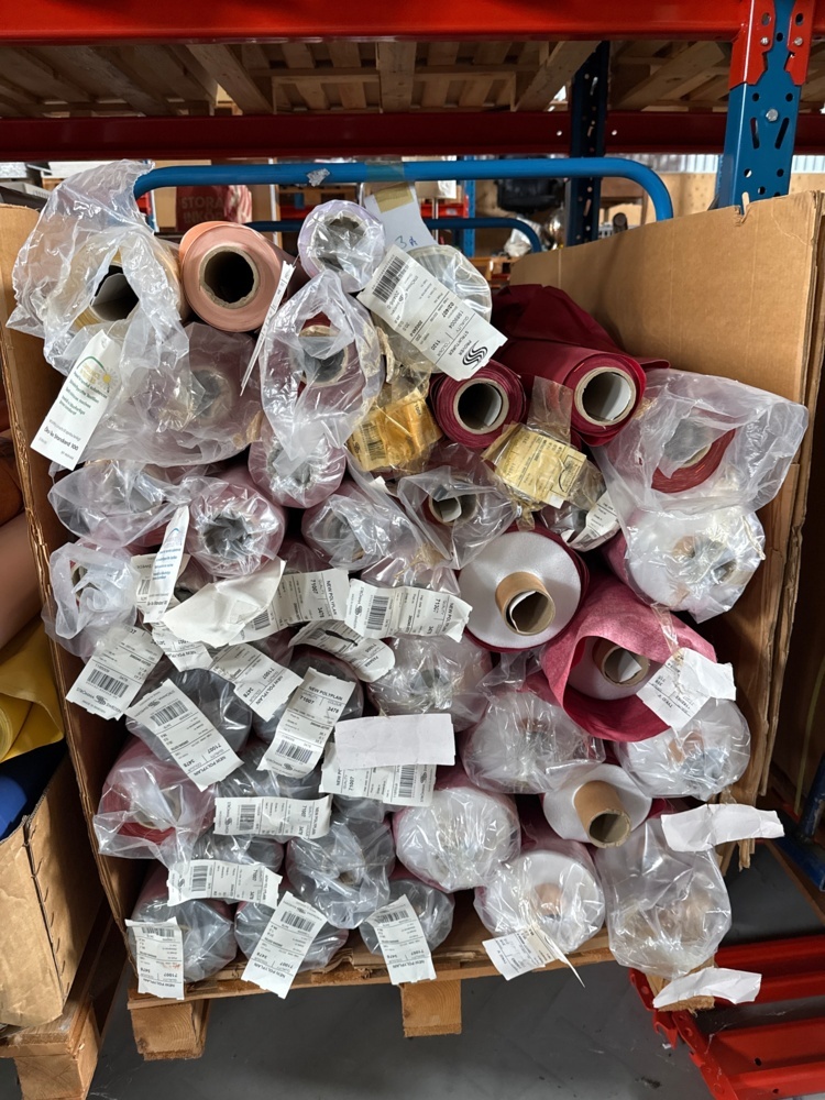 1546055-1 Lot with roller blind fabric >1500 m