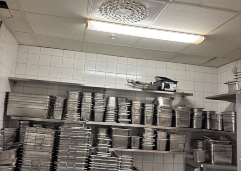 Hyllor 4 st med innehåll