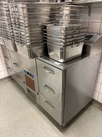 1544714-8 Kylbänk med kylränna