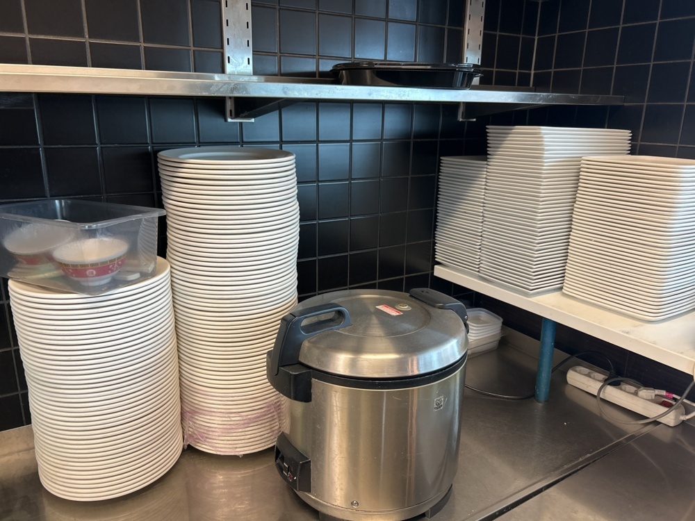 1544807-1 Samling med diverse tallrikar