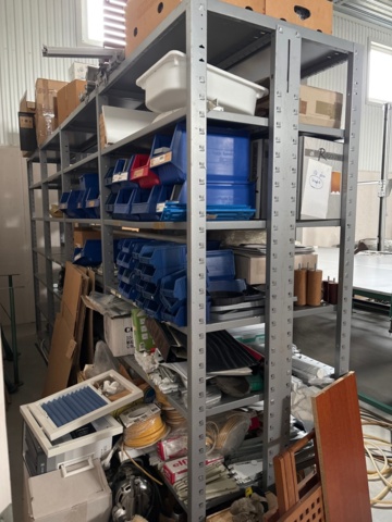 1546033-9 Lot with shelves