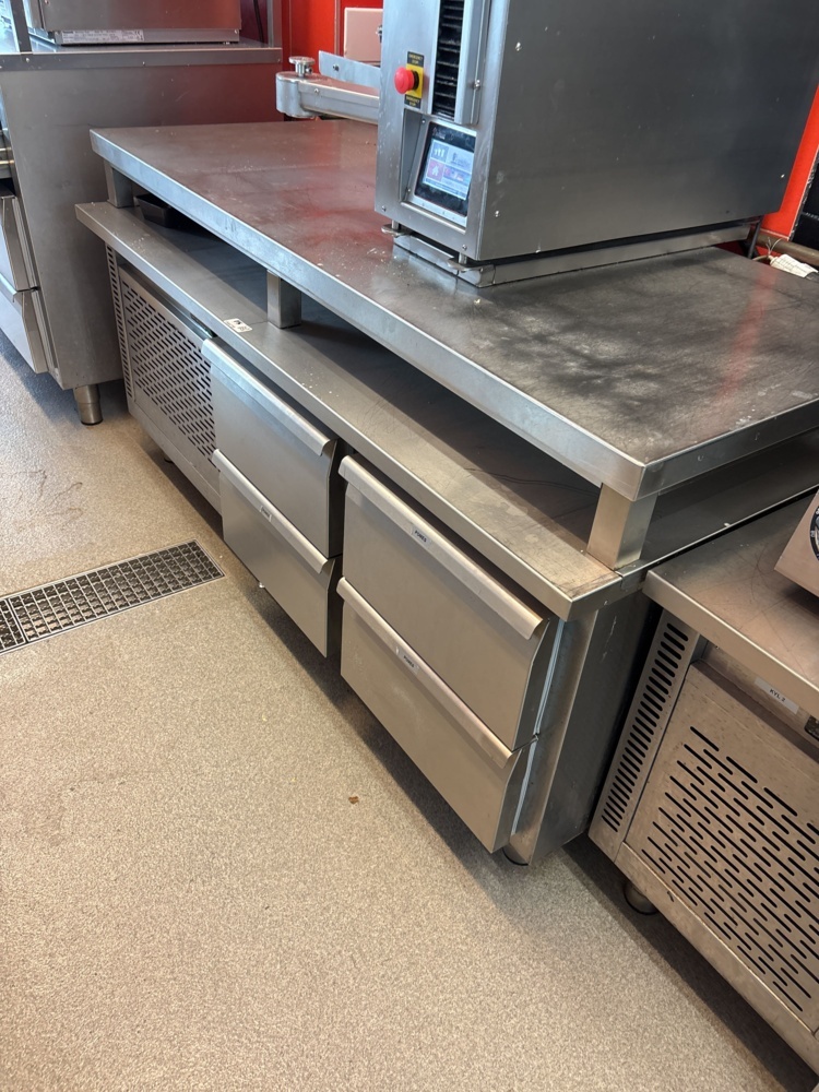 1544739-2 Refrigerated counter