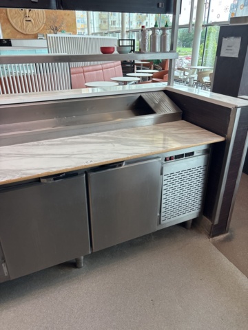 1544749-2 Pizzabänk med kylränna