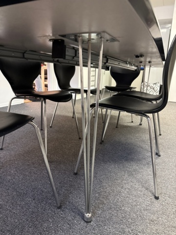 1546072-2 Dining table with chairs, serving trolley and kitchen appliances/equipment