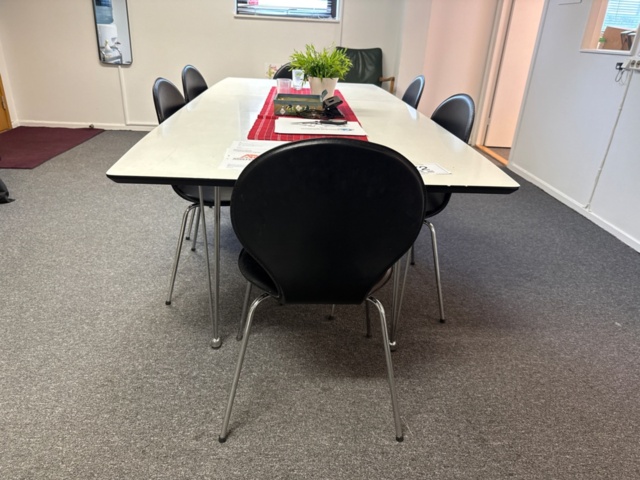 1546072-9 Dining table with chairs, serving trolley and kitchen appliances/equipment