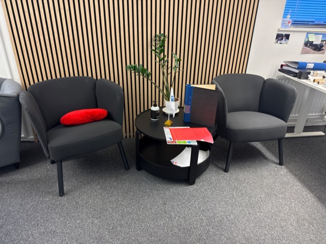 1546071-3 Office package with desk, printer and office furniture