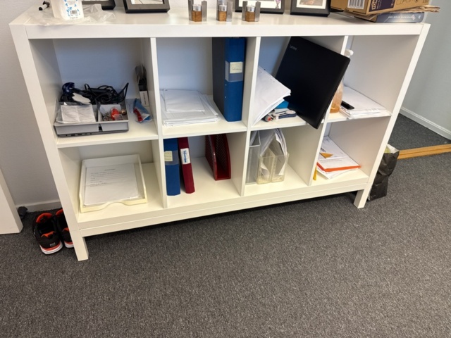 1546071-4 Office package with desk, printer and office furniture