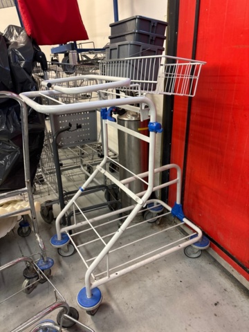 1546077-4 Lot of cleaning carts on wheels