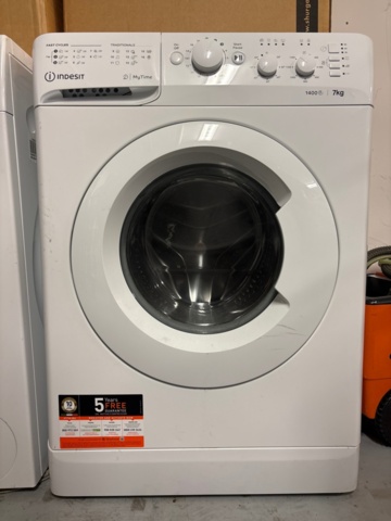 1546079-2 2 washing machines and dryers - Bosch / Electrolux