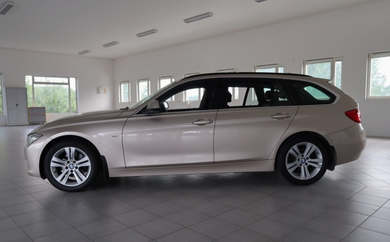 1070473-2 BMW 320d Touring Steptronic, 184hk, 2013