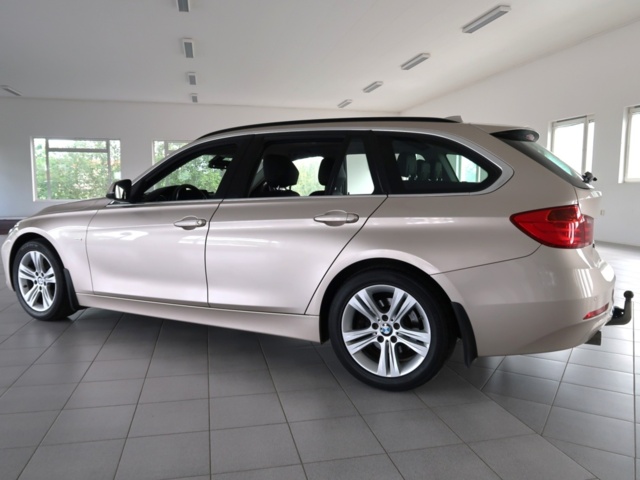 1070473-3 BMW 320d Touring Steptronic, 184hk, 2013