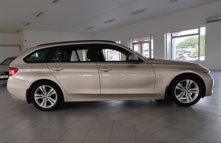 1070473-5 BMW 320d Touring Steptronic, 184hk, 2013