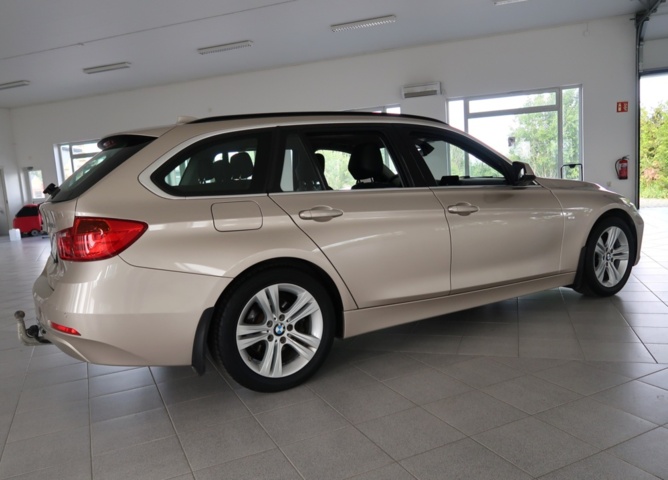 1070473-6 BMW 320d Touring Steptronic, 184hk, 2013