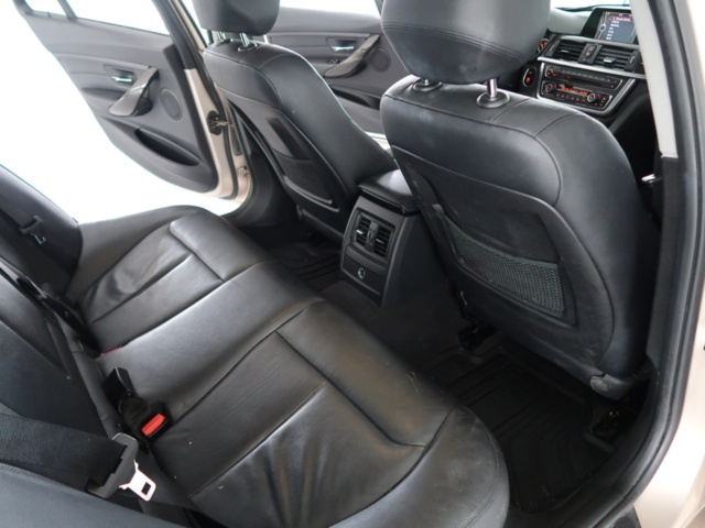 1070473-11 BMW 320d Touring Steptronic, 184hk, 2013