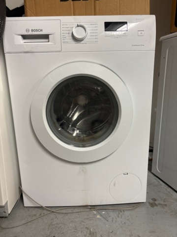1546079-4 2 washing machines and dryers - Bosch / Electrolux