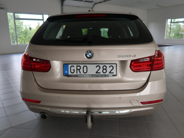 1070473-14 BMW 320d Touring Steptronic, 184hk, 2013