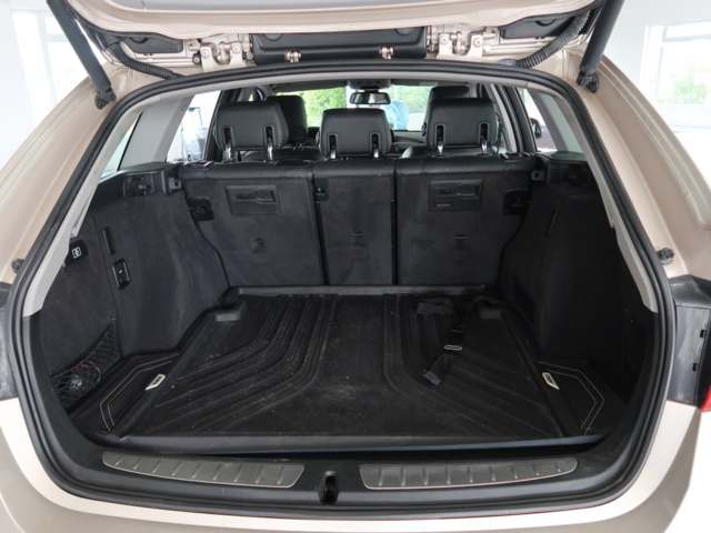 1070473-15 BMW 320d Touring Steptronic, 184hk, 2013