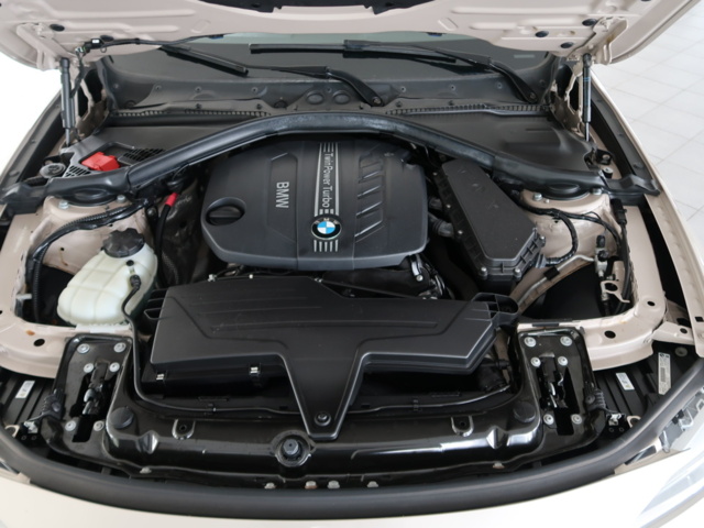 1070473-17 BMW 320d Touring Steptronic, 184hk, 2013