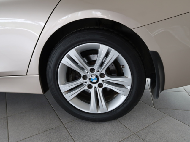 1070473-19 BMW 320d Touring Steptronic, 184hk, 2013