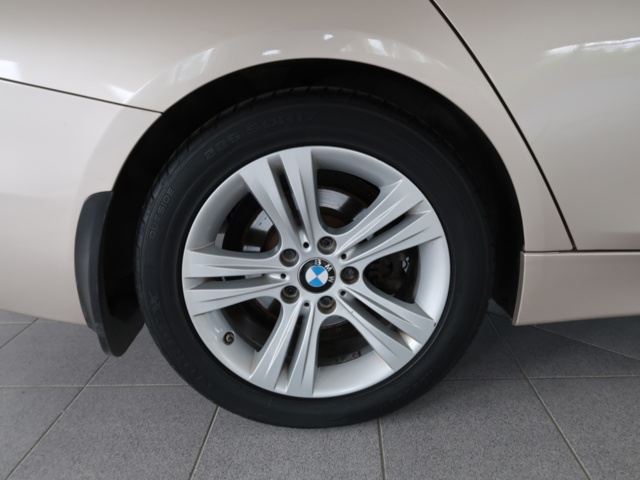 1070473-20 BMW 320d Touring Steptronic, 184hk, 2013