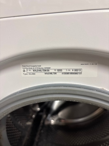 1546079-6 2 washing machines and dryers - Bosch / Electrolux