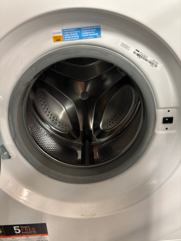 1546079-7 2 washing machines and dryers - Bosch / Electrolux