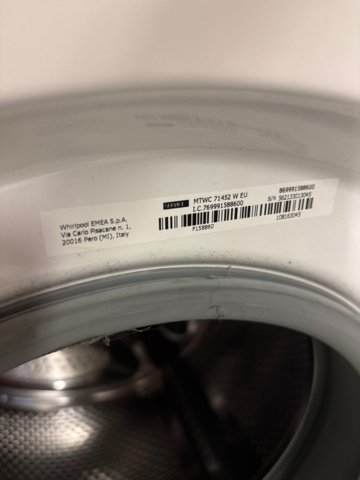 1546079-8 2 washing machines and dryers - Bosch / Electrolux