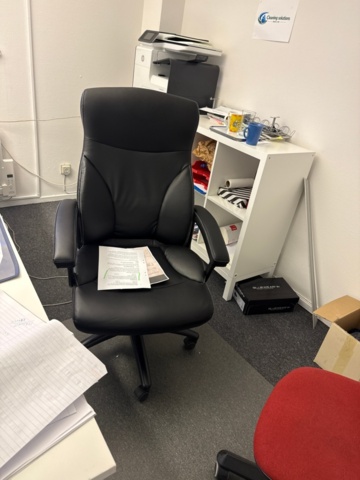 1546071-16 Office package with desk, printer and office furniture
